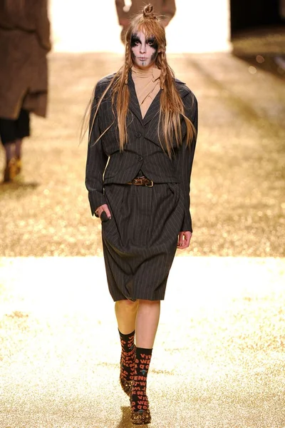 Look 3